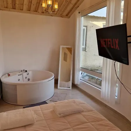 Aprosmeno Jacuzzi House 4 Αγρός