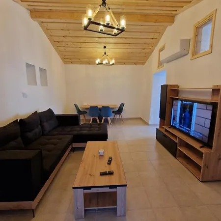 Aprosmeno Jacuzzi House 4